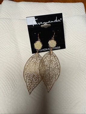 Taramanda Gold Leaf Filigree Drop Earrings - Gold